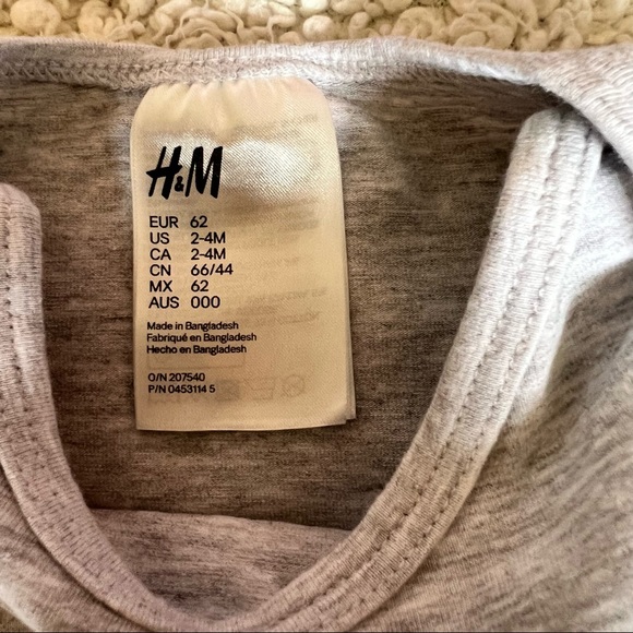 H&M Baby Onesie & Cap Set - Picture 6 of 6